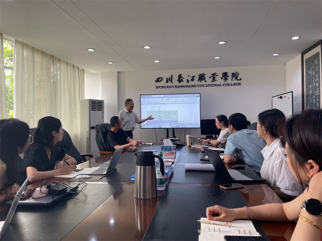 聚焦产教融合 重构培养体系—四川长江职业学院召开2025级人才培养改革专项推进会